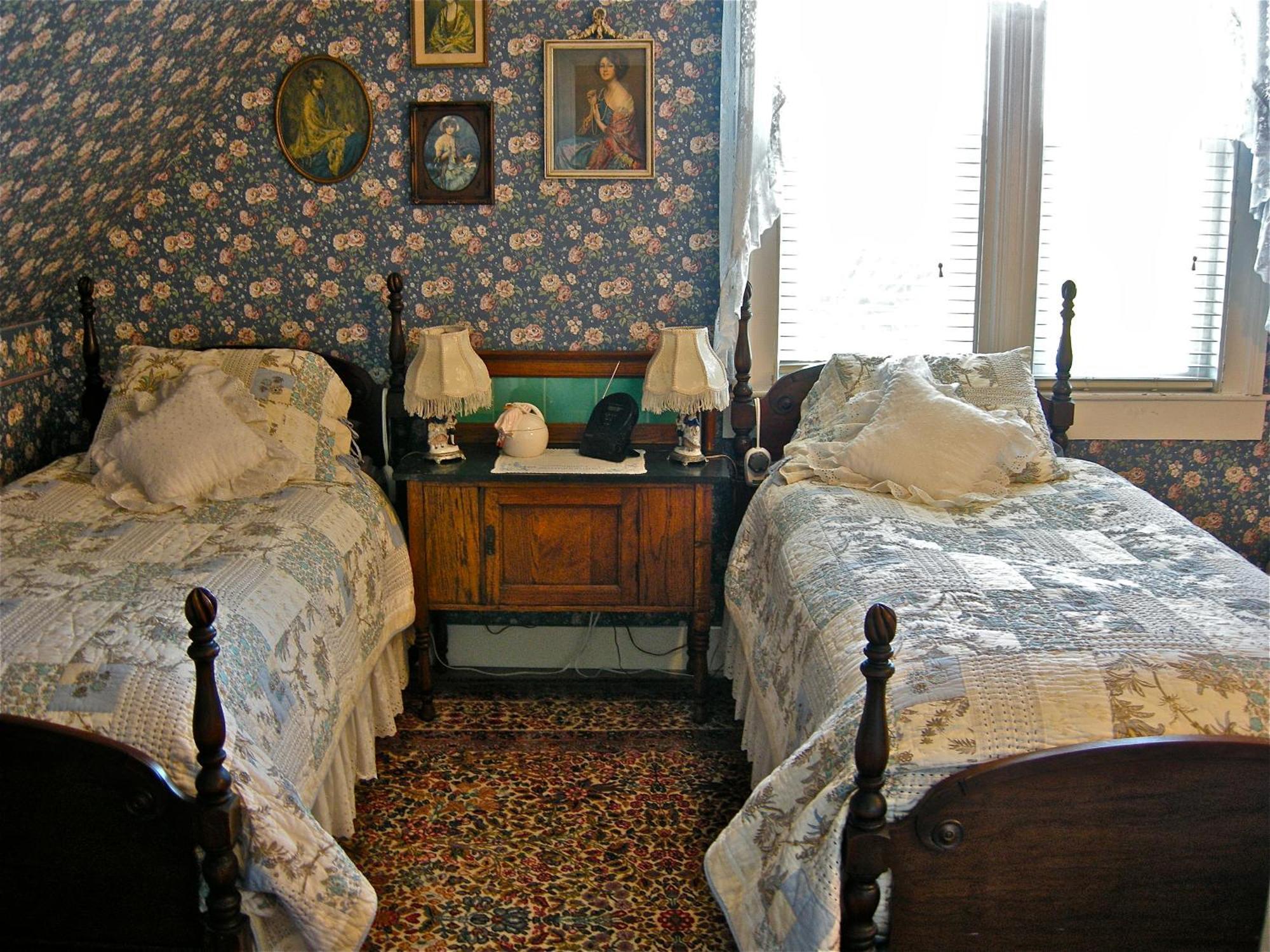 The Old Tower House Bed & Breakfast North Bend Exterior photo