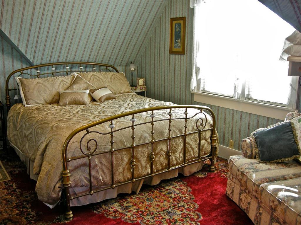 The Old Tower House Bed & Breakfast North Bend Room photo