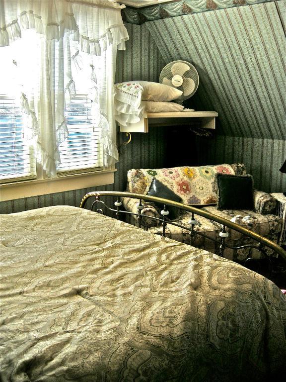 The Old Tower House Bed & Breakfast North Bend Room photo