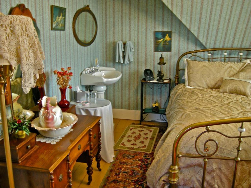 The Old Tower House Bed & Breakfast North Bend Room photo