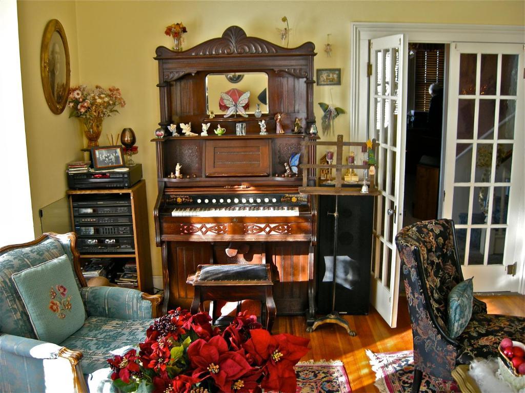 The Old Tower House Bed & Breakfast North Bend Exterior photo