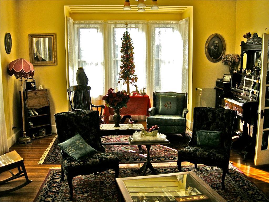 The Old Tower House Bed & Breakfast North Bend Exterior photo