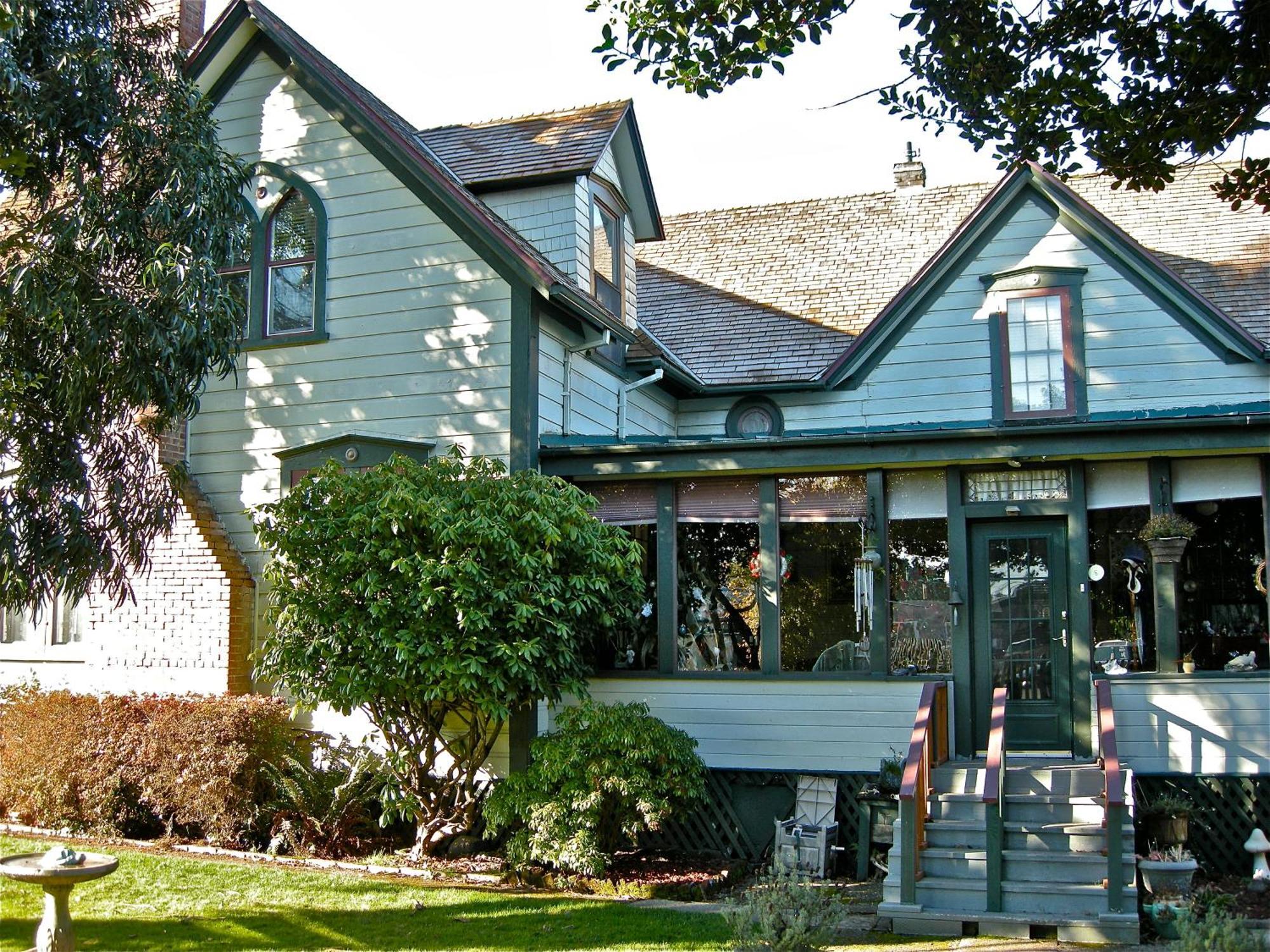 The Old Tower House Bed & Breakfast North Bend Exterior photo