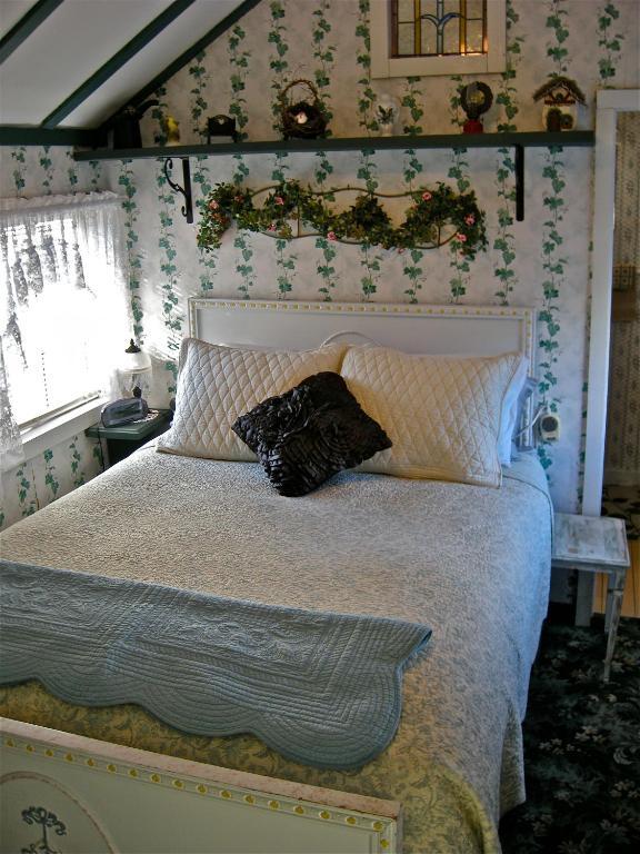 The Old Tower House Bed & Breakfast North Bend Room photo