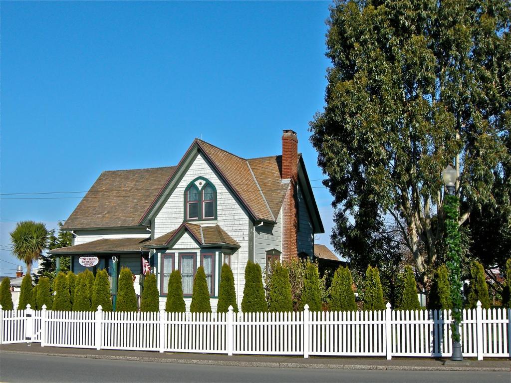 The Old Tower House Bed & Breakfast North Bend Exterior photo